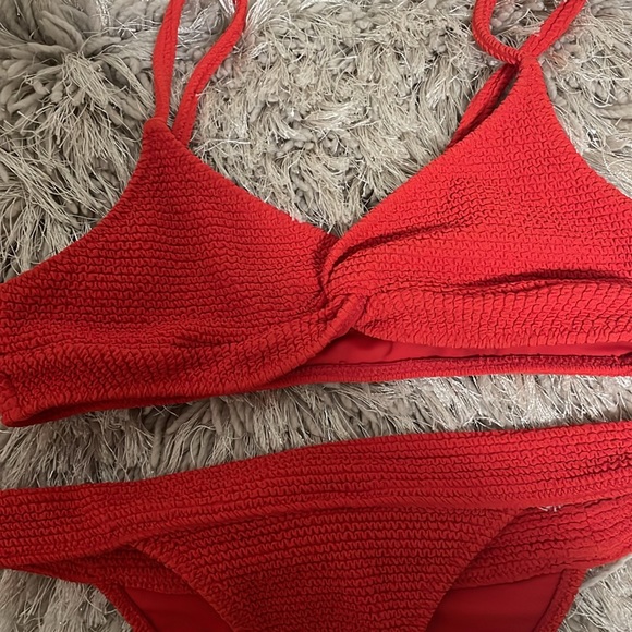 Bikini - Picture 2 of 4